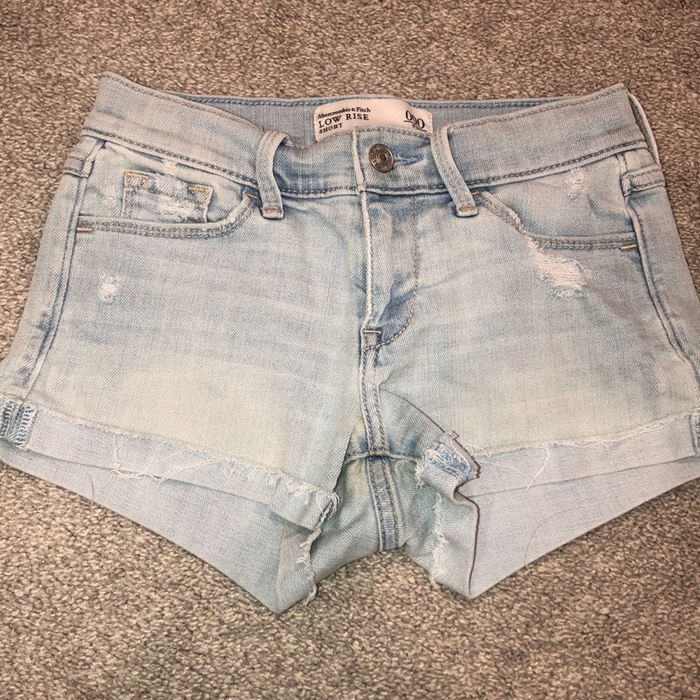 Abercrombie & Fitch - Low Rise Light Denim Shorts